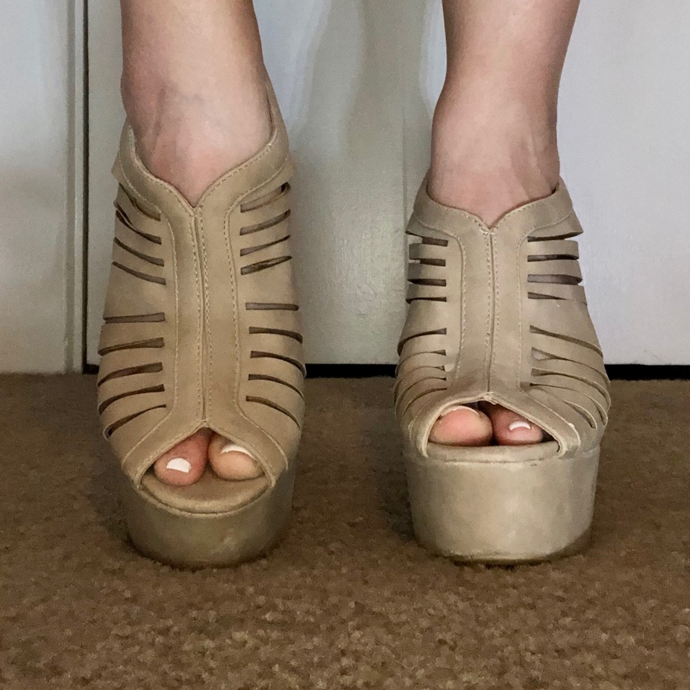 Tan Wedges